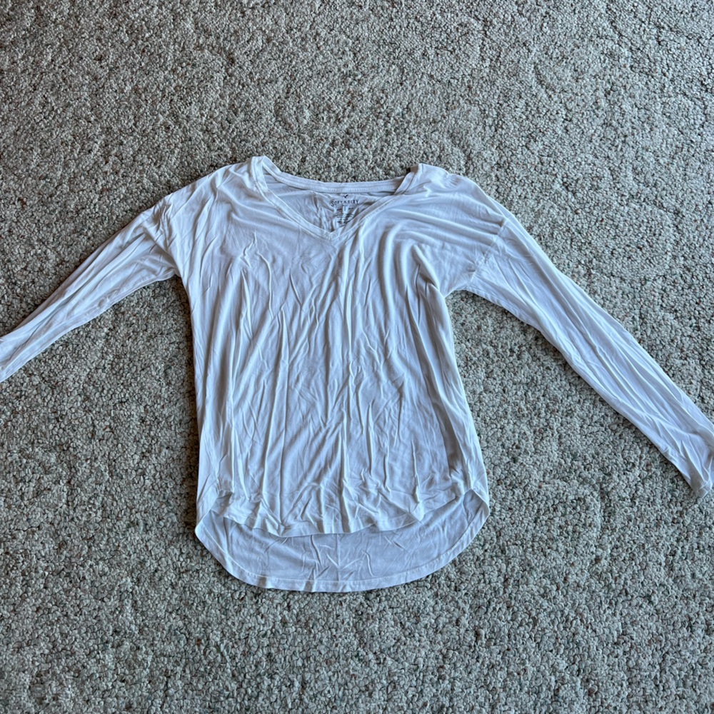 American Eagle long sleeve v-neck
